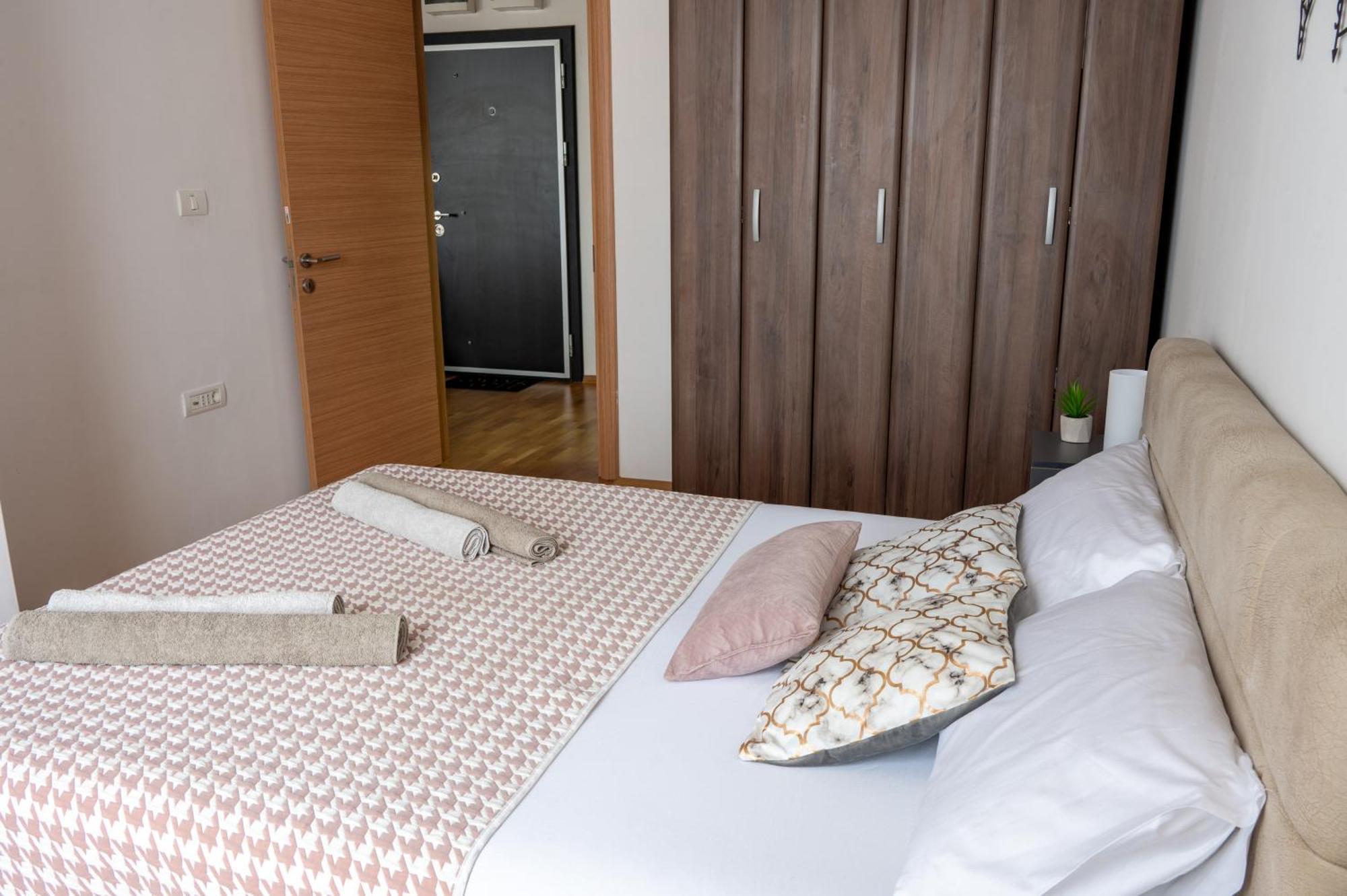 Skopje Station Apartment Buitenkant foto